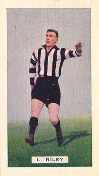 1935 Hoadley's League Footballers #26 Louis Riley Front